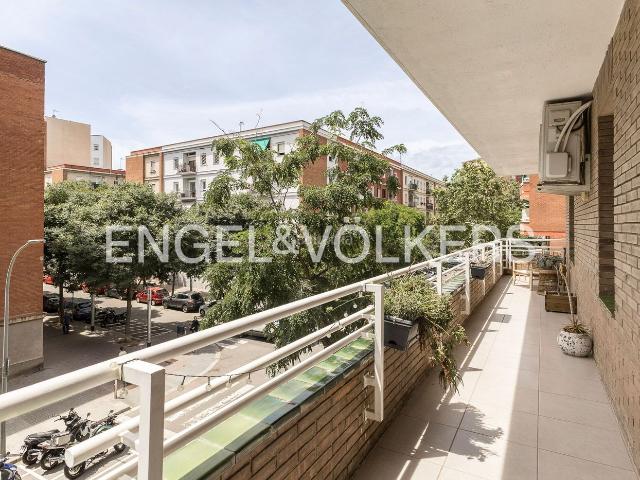 Piso en venta en Barcelona, Vilapicina Torre Llobeta. Luz natural y amplitud a pasos de Passeig de Fabra i Puig. Pisos.