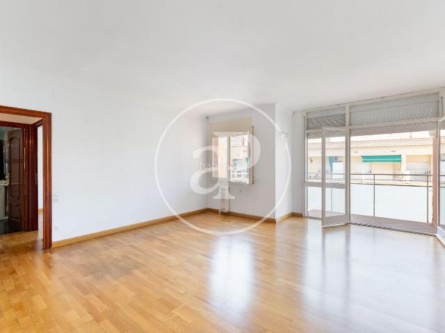 Piso en venta en Barcelona, Vilapicina Torre Llobeta. Piso en venta cerca Paseo Maragall. Pisos.
