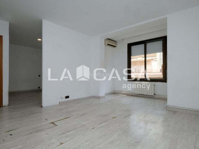 Piso en venta en Barcelona, Vilapicina Torre Llobeta. PISO EN VENTA En Carrer de l'Escultor Llimona, Barcelona, Catalunya, España. Pisos.