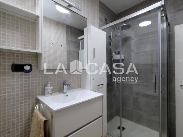 Piso en venta en Barcelona, Vilapicina Torre Llobeta. Piso reformado de 2 habitaciones en la mejor zona del barrio!. Pisos.