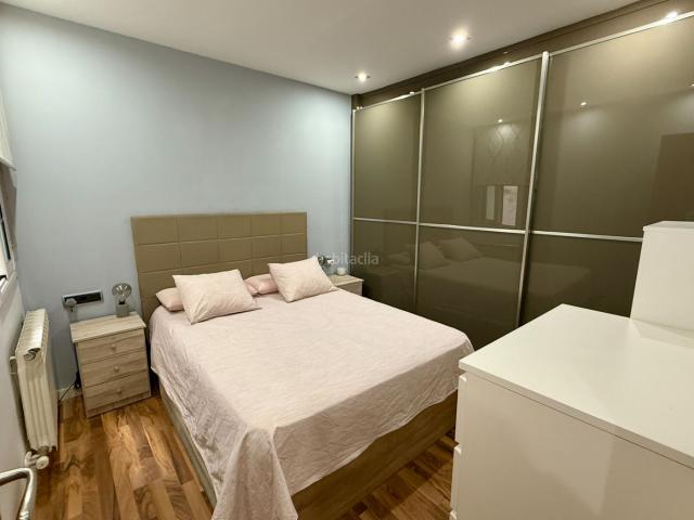 Piso en venta en Barcelona, Vilapicina Torre Llobeta. ¡Piso reformado, salón grande de 25m2, ascensor, balcón y exterior orientado a Sur!. Pisos.