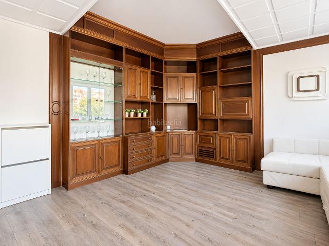 Piso en venta en Barcelona, Baix Guinardó. Oportunidad en la zona. Pisos.