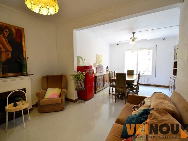Piso en venta en Barcelona, Sagrada Família. Amplio piso de 5 dormitorios en finca clásica Sagrada Familia. Pisos.