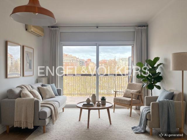 Piso en venta en Barcelona, Baix Guinardó. Descubra lujo diario en Travessera de Gràcia, Barcelona piso reformado, 4 dormitorios, balcón soleado con vistas verdes. Pisos.