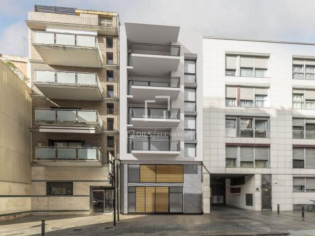 Piso en venta en Barcelona, Baix Guinardó. En venta excelente dúplex de obra nueva con tres dormitorios y terraza de 18m en Sagrada Familia, Barcelona. Pisos.