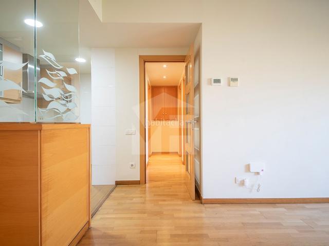 Piso en venta en Barcelona, Baix Guinardó. Piso en venta de dos dormitorios, en finca seminueva, en el Baix Guinardó, junto al Parc de les Aigües. Barcelona. Pisos.
