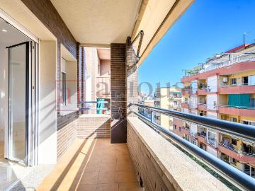Piso en venta en Barcelona, El Camp d´en Grassot i Gràcia Nova. PISO REFORMADO CON BALCÓN EN EL BAIX GUINARDÓ. Pisos.