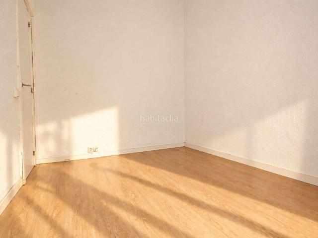 Piso en venta en Barcelona, Barceloneta. A pie de mar luz, playa y vida de barrio. Pisos.