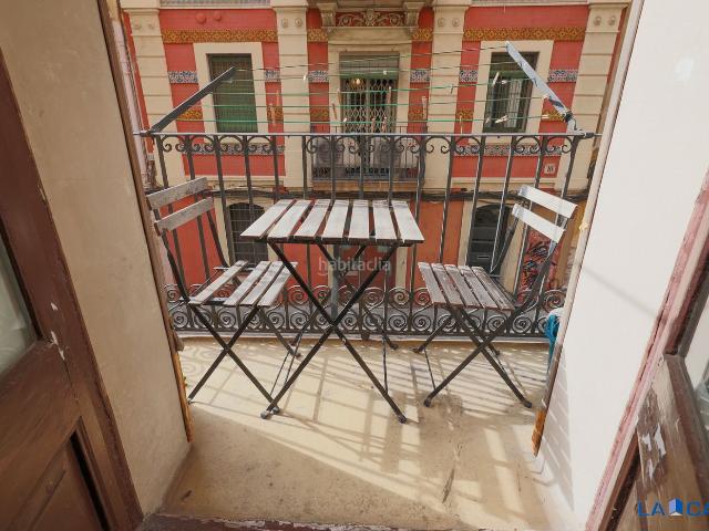 Piso en venta en Barcelona, Barceloneta. Acogedora vivienda con encanto en finca clásica de 1936. Pisos.