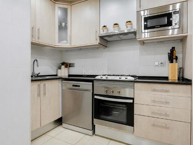 Piso en venta en Barcelona, Barceloneta. BONITO PISO EN CALLE CARBONELL. Pisos.