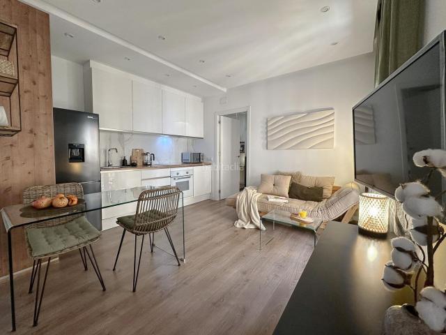 Piso en venta en Barcelona, Barceloneta. Encantador piso en La Barceloneta, con vista al Mar. Pisos.
