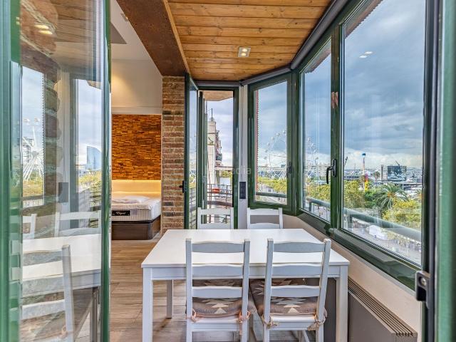 Piso en venta en Barcelona, Barceloneta. Encantador piso reformado con vistas al puerto de la Barceloneta. Pisos.