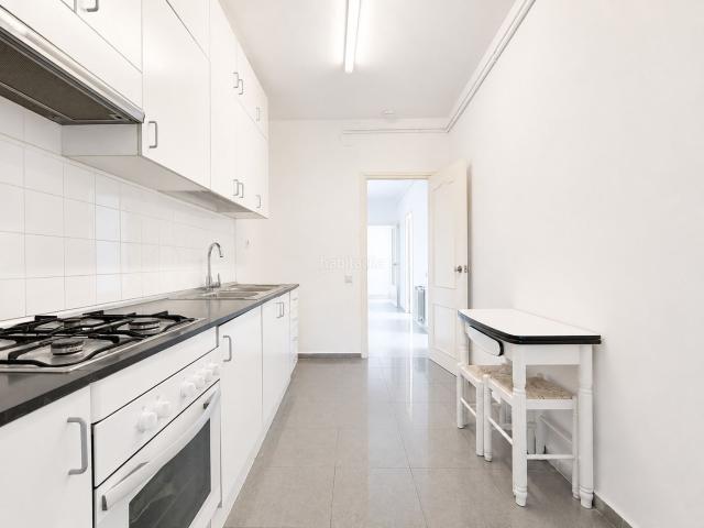 Piso en venta en Barcelona, Barceloneta. Oportunidad. Pisos.