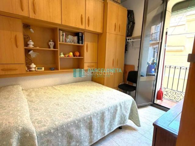 Piso en venta en Barcelona, Barceloneta. Piso exterior con dos balcones en el corazón de La Barceloneta. Pisos.