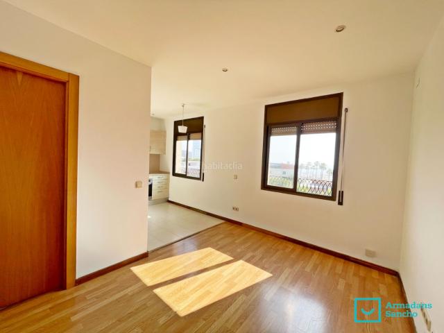 Piso en venta en Barcelona, Barceloneta. Piso reformado en venta en La Barceloneta, a pocos minutos de la playa. Pisos.