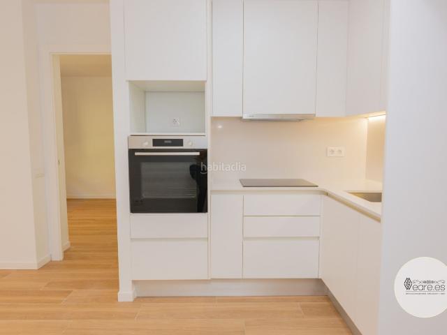 Piso en venta en Barcelona, Barri de les Corts. A estrenar junto a LIlla Diagonal: vivienda totalmente reformada con 2 habitaciones, 2 baños y plaza de garaje incluida. Pisos.