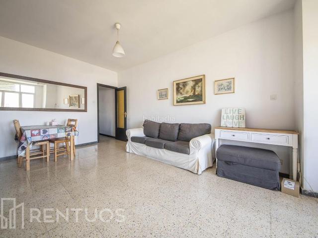 Piso en venta en Barcelona, Barri de les Corts. Amplia vivienda con terraza frente a jardines de Can Mantega. Pisos.
