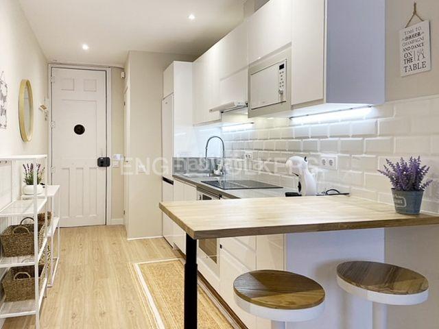 Piso en venta en Barcelona, Barri de les Corts. Apartamento reformado de lujo en Les Corts LIlla Centre Comercial. Pisos.