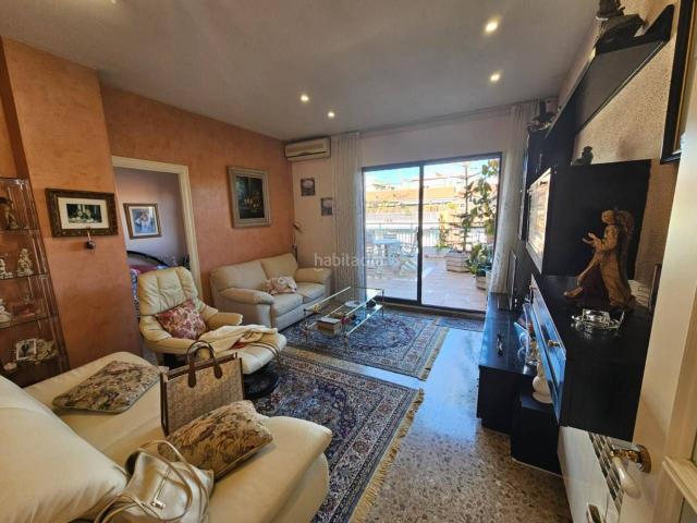Piso en venta en Barcelona, Barri de les Corts. Ático en venta en Les Corts a 850m del centro comercial Lilla Diagonal. Pisos.