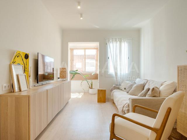 Piso en venta en Barcelona, Barri de les Corts. Ático en venta en NovellWHATSAPP DAVID Pisos.