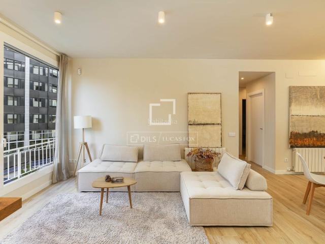 Piso en venta en Barcelona, Barri de les Corts. Elegancia moderna, funcionalidad y espacio cuidadosamente diseñado a pocos pasos del Turo Park. Pisos.