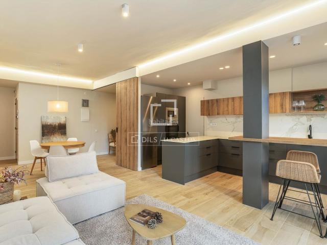 Piso en venta en Barcelona, Barri de les Corts. Elegancia moderna, funcionalidad y espacio cuidadosamente diseñado a pocos pasos del Turo Park. Pisos.
