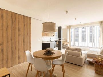 Piso en venta en Barcelona, Barri de les Corts. Elegante propiedad recién reformada en la prestigiosa Avenida Diagonal 115m. Pisos.