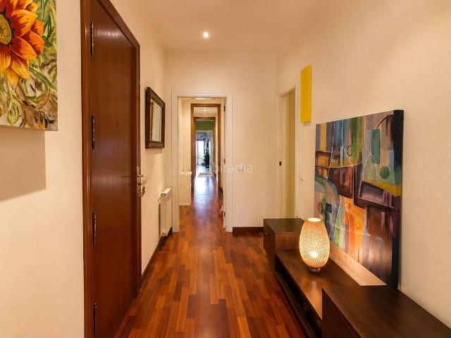 Piso en venta en Barcelona, Barri de les Corts. Elegante vivienda en fina señorial junto a Francesc Macià. Pisos.