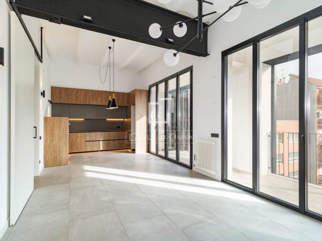 Piso en venta en Barcelona, Barri de les Corts. Excelente piso con dos dormitorios y terraza de 14m en venta en Les Corts, Barcelona. Pisos.