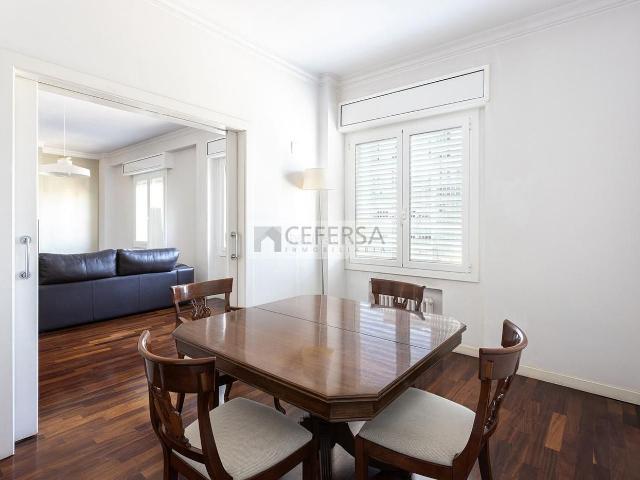 Piso en venta en Barcelona, Barri de les Corts. Exclusivo piso alto y reformado en zona Diagonal. Pisos.