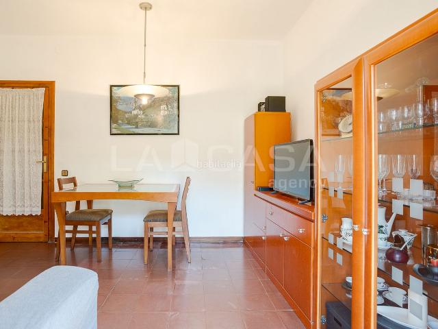 Piso en venta en Barcelona, Barri de les Corts. Oportunidad! Piso exterior con balcón en Les Corts. Pisos.