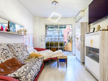 Piso en venta en Barcelona, Barri de les Corts. LUMINOSO PISO CON BALCÓN EN LES CORTS. Pisos.