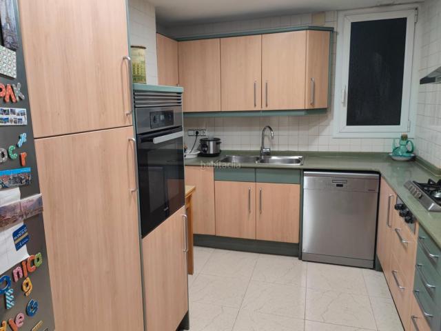 Piso en venta en Barcelona, Barri de les Corts. Piso 4 Habitaciones, Luminoso, vistas al parqué. Pisos.