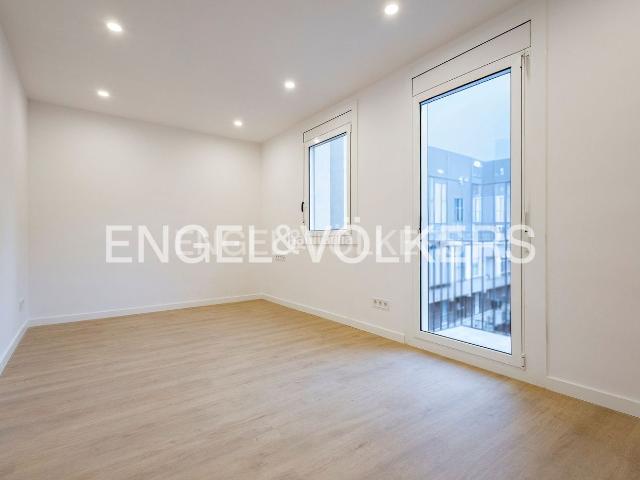Piso en venta en Barcelona, Barri de les Corts. Piso totalmente reformado en Les Corts. Pisos.