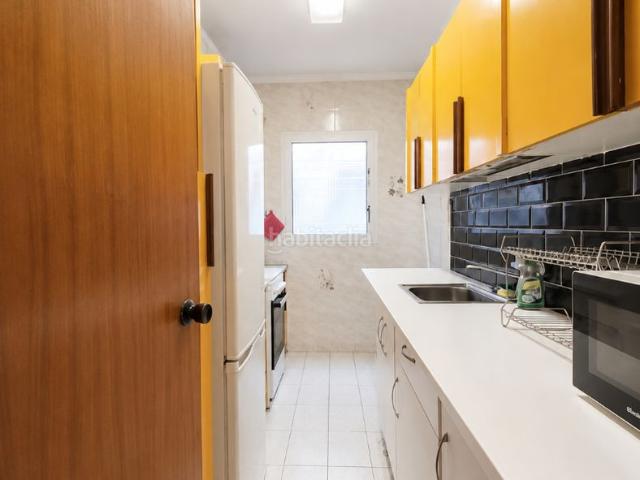 Piso en venta en Barcelona, Barri de les Corts. Piso con terraza y gran potencial en el corazón de Sants Barcelona. Pisos.