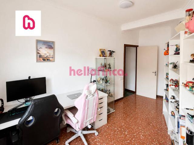 Piso en venta en Barcelona, Barri de les Corts. Piso de 4 habitaciones y balcón en Les Corts. Pisos.