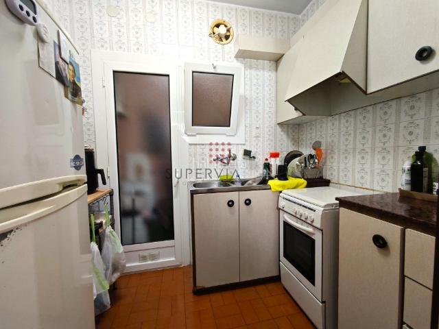 Piso en venta en Barcelona, Barri de les Corts. Piso de 4 habitaciones con balcón en Les Corts. Pisos.