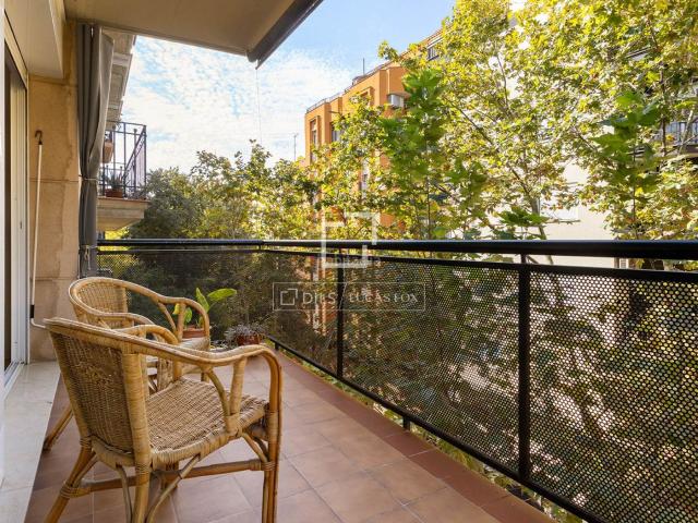 Piso en venta en Barcelona, Barri de les Corts. Piso de 2 dormitorios con 10m terraza en venta en Les Corts, Barcelona. Pisos.