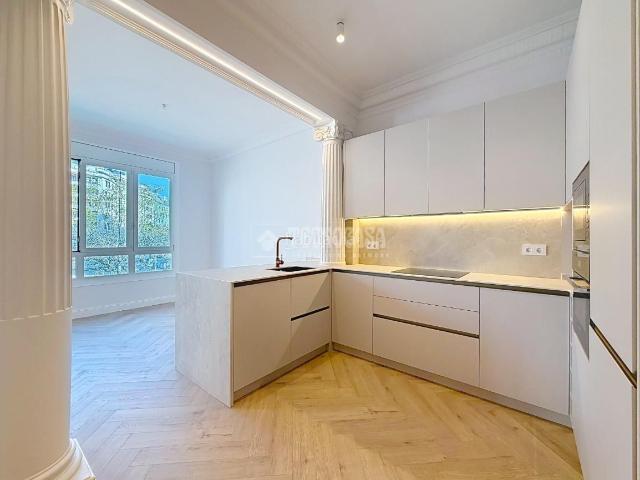 Piso en venta en Barcelona, Barri de les Corts. Piso en venta en Barcelona. Pisos.
