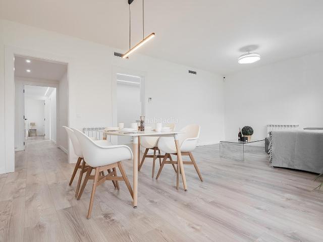 Piso en venta en Barcelona, Barri de les Corts. Piso en venta en Les Corts con 4 habitaciones, reformado a estrenar, Barcelona. Pisos.