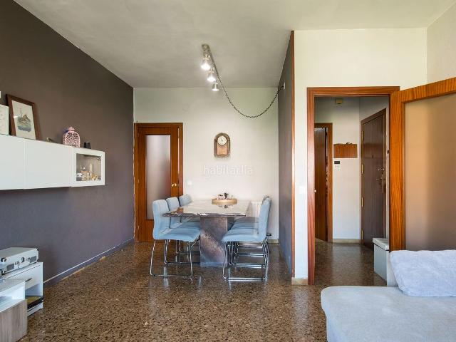 Piso en venta en Barcelona, Barri de les Corts. Piso en venta en Les Corts de 4 habitaciones, alto y luminoso, Barcelona. Pisos.