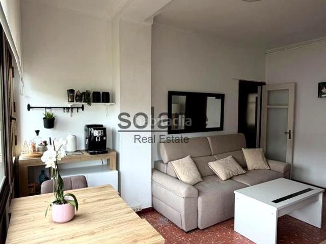 Piso en venta en Barcelona, Barri de les Corts. Piso en Les corts para ponerlo a tu gusto. Pisos.