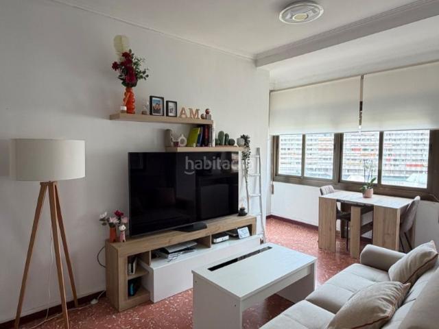 Piso en venta en Barcelona, Barri de les Corts. Piso exterior con vistas en el barrio de Les Corts. Pisos.