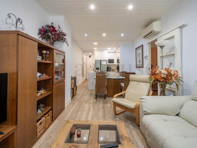 Piso en venta en Barcelona, Barri de les Corts. PISO LISTO PARA ENTRAR A VIVIR CON PISCINA COMUNITARIA EN LA MATERNITAT I SANT RAMÓN. Pisos.