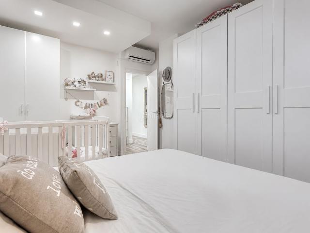 Piso en venta en Barcelona, Barri de les Corts. PISO REFORMADO CON PISCINA Y ZONAS COMUNITARIAS LES CORTS. Pisos.