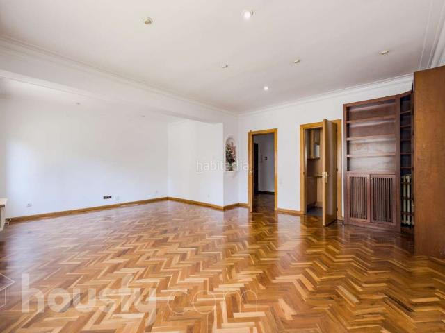 Piso en venta en Barcelona, Barri de les Corts. Pisos.