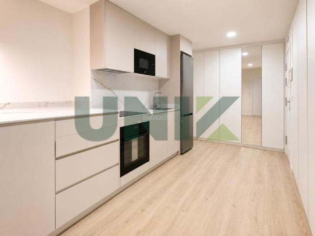 Piso en venta en Barcelona, Barri de les Corts. Pisos.