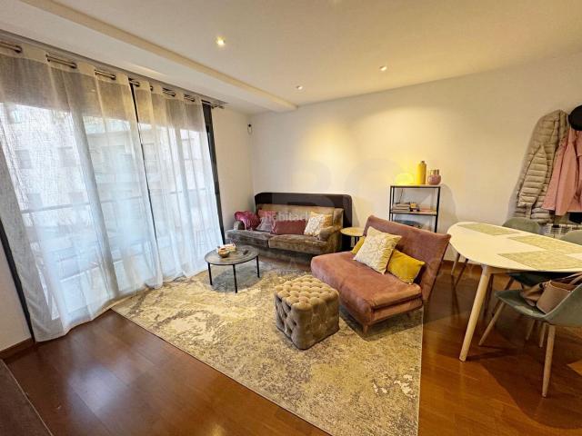 Piso en venta en Barcelona, Barri de les Corts. Pisos.