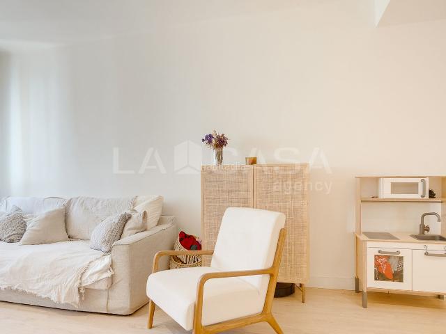 Piso en venta en Barcelona, Barri de les Corts. Pisos.