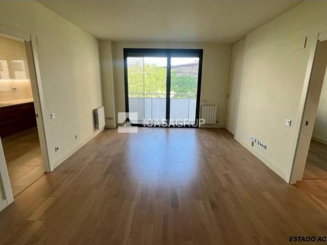 Piso en venta en Barcelona, Barri de les Corts. Precioso piso esquinero con piscina comunitaria en Les Corts, Barcelona. Pisos.